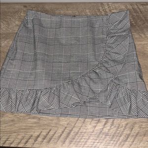 NWOT super cute plaid skort